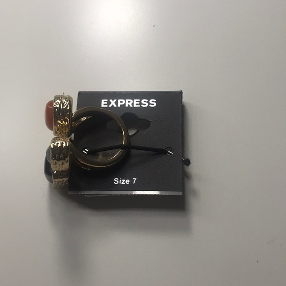 Gold Ring - Picture 1 of 2